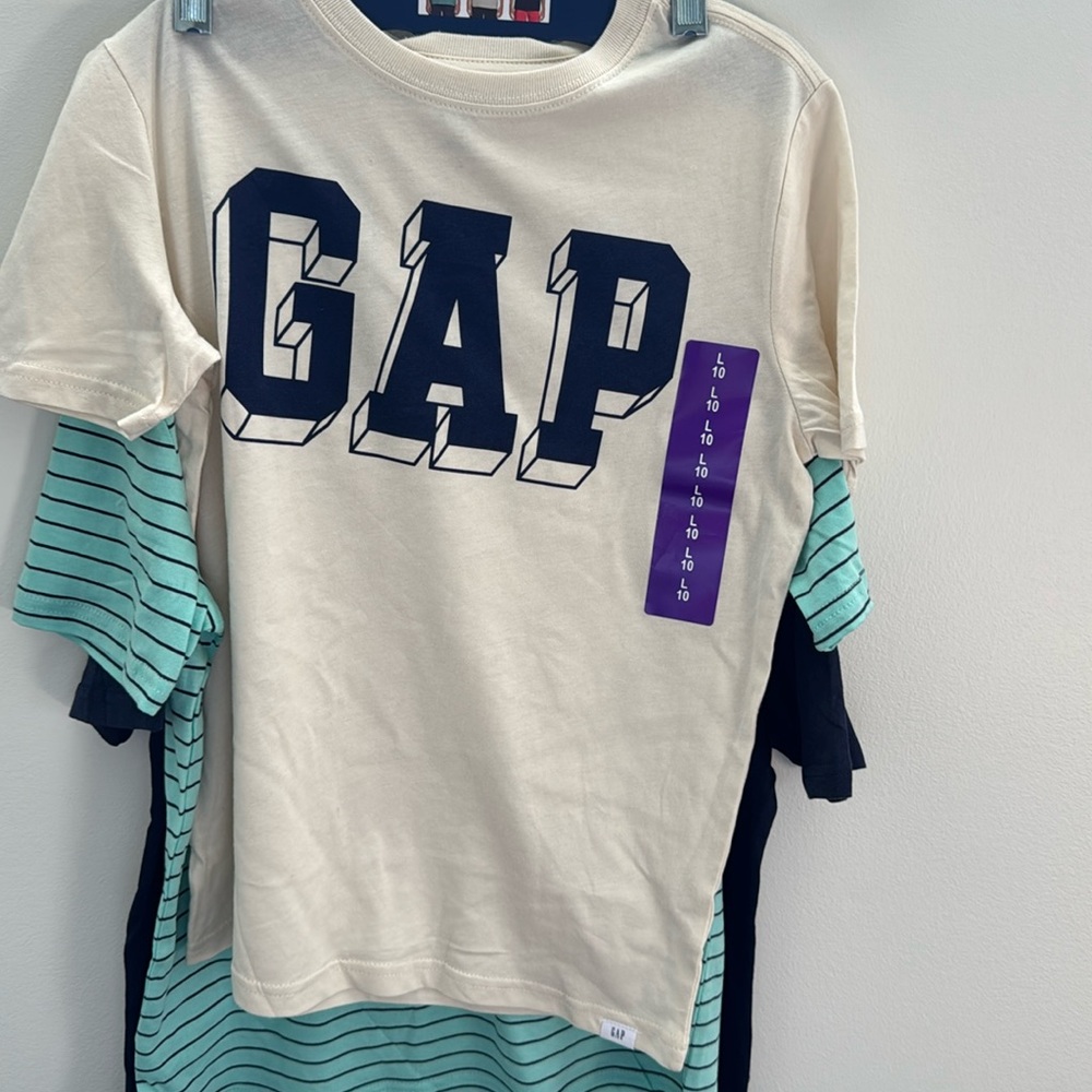 Boys GAP tshirt 3 pack. BNWT
